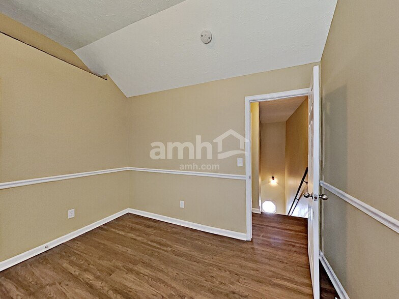 Building Photo - 1813 Baslia Ln
