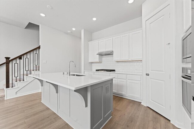 Building Photo - 16514 Lake Austin St