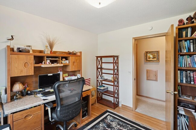 Building Photo - 6429 Mendelssohn Ln