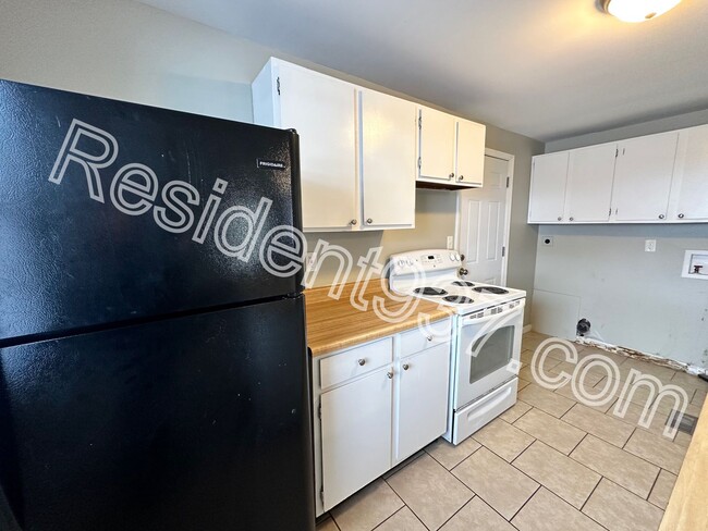 Building Photo - 3 Bed 1 Bath