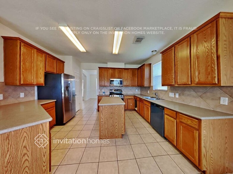 Building Photo - 18 Mira Loma Dr