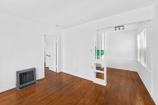 Building Photo - 7233 Normandie Ave