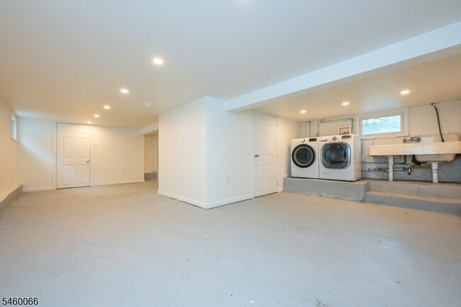 Building Photo - 58 Zeliff Ave