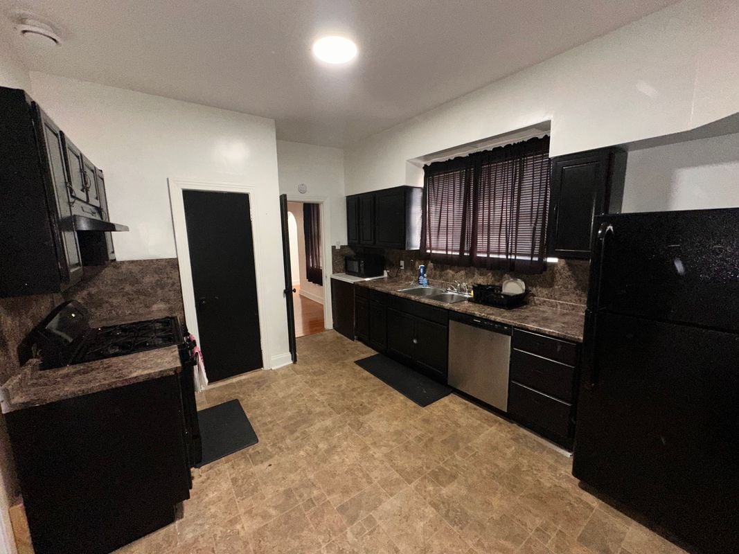 Building Photo - 1131 Eastview St