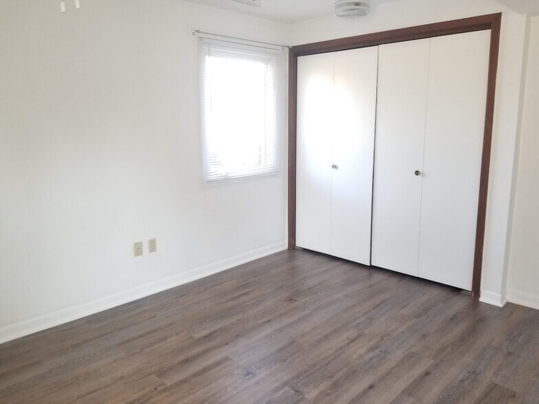 Building Photo - 1050 S Jones Blvd