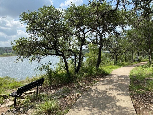 Building Photo - 10 Troon Dr