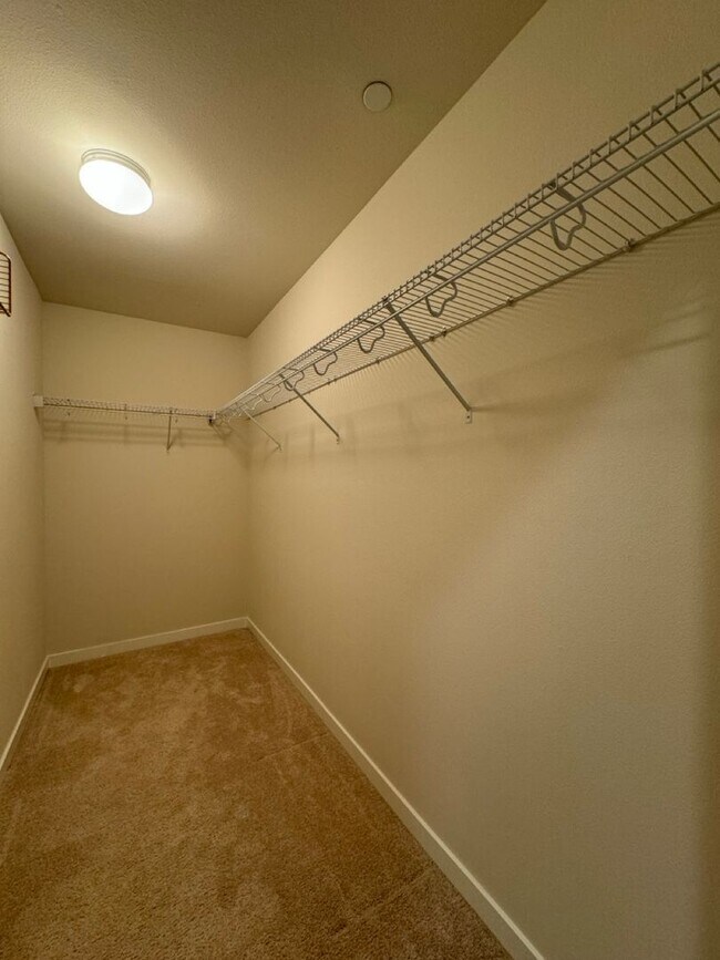 Building Photo - Modern Lynnwood 2BD/2.5BTH Townhome for Lease! Small Pet Friendly!