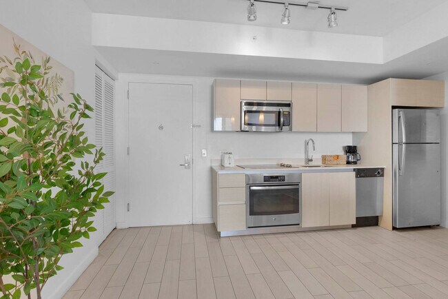 Building Photo - 1180 E Hallandale Beach Blvd