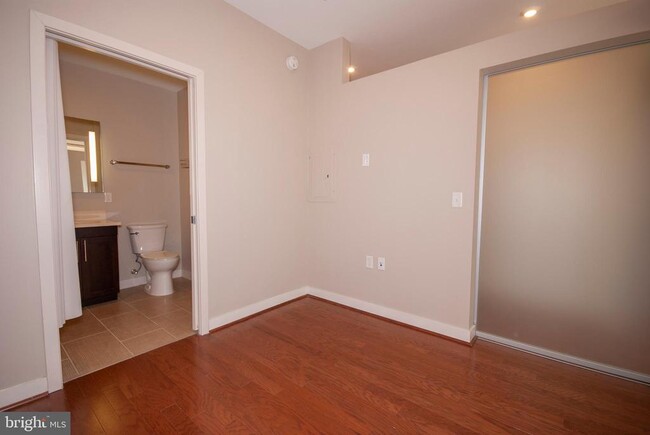 Building Photo - 1320 Fenwick Ln