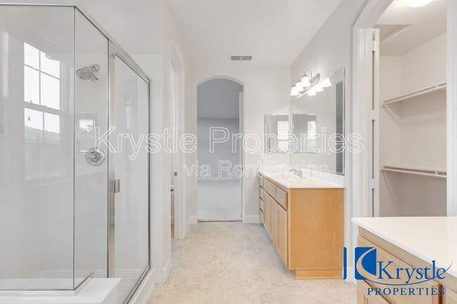 Building Photo - 6335 Newhaven Ln