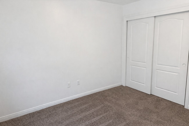 Building Photo - Southwest Bakersfield 3-Bedroom — FIRST MONTH FREE!