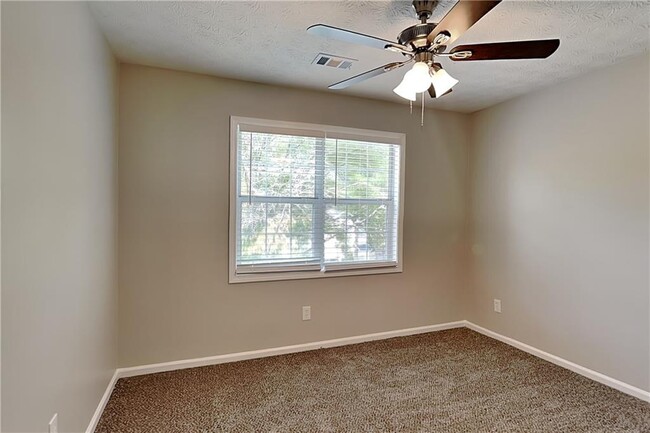 Building Photo - 2618 Windage Dr SW