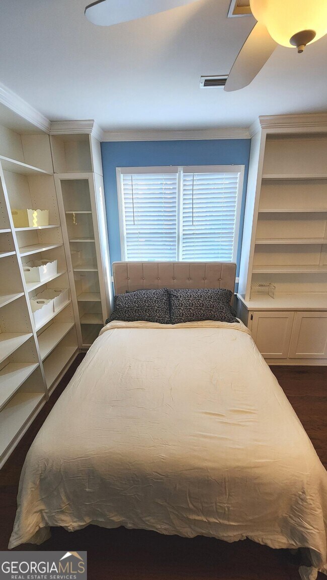 Building Photo - 180 Sycamore Bend