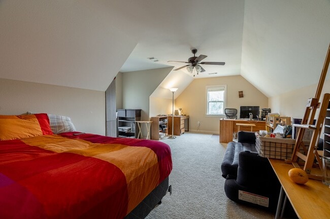 Building Photo - Furnished beautiful 4bd/2.5bth home located in the Clabber Creek Subdivision!! Open to various le...