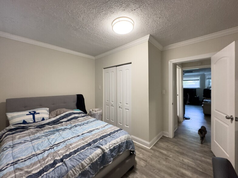 Building Photo - 325 Kedzie St