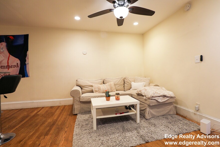 Building Photo - 120 Pleasant St