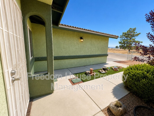 Building Photo - 3066 E Mount Charleston Dr