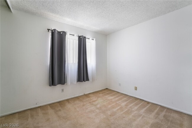 Building Photo - 2102 E Russell Rd