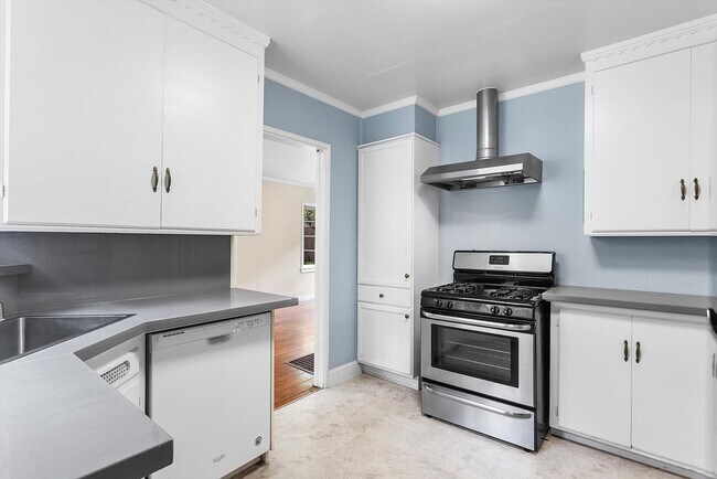 Building Photo - 6172 Moraga Ave