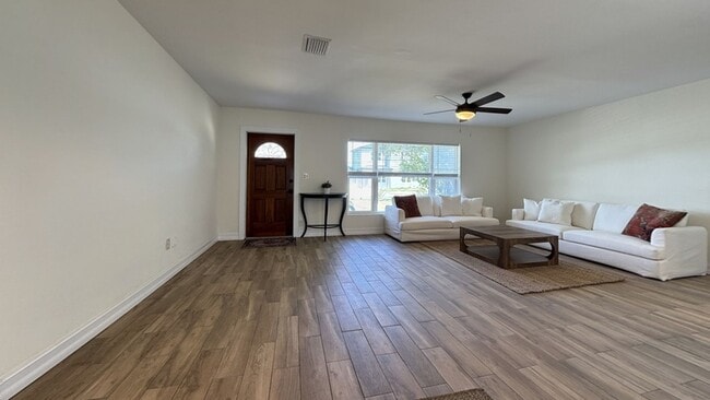 Building Photo - 6660 Bay St