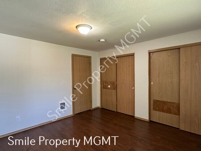 Building Photo - 8826 SE Lafayette St