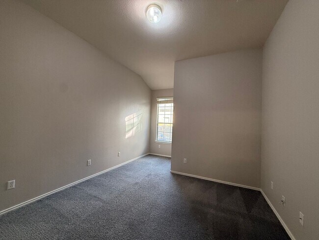 Building Photo - Great 2 Bed 2 Bath Condo!