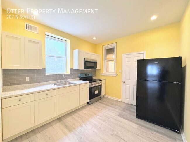 Building Photo - 207 N 60th St