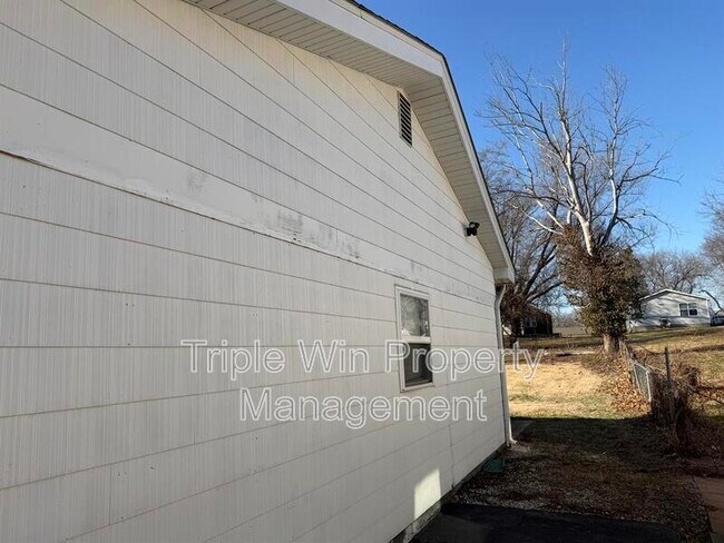 Building Photo - 10191 Mayfair Dr