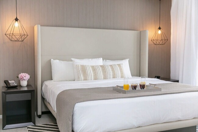 Building Photo - 4010 S Ocean Dr