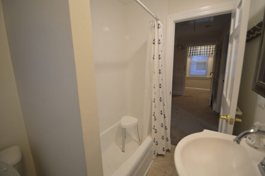 Building Photo - 468 Spring St