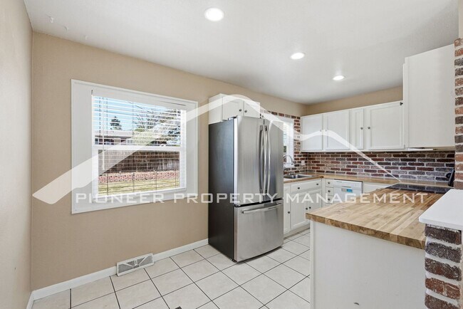 Building Photo - Lovely Single Family Home Fenced in Yard and Central AC