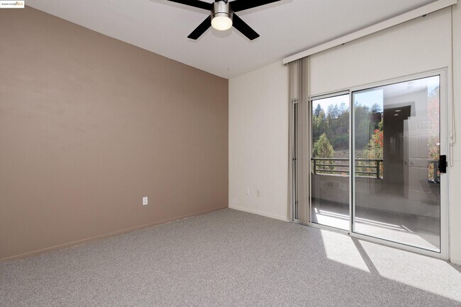 Building Photo - 220 Caldecott Ln