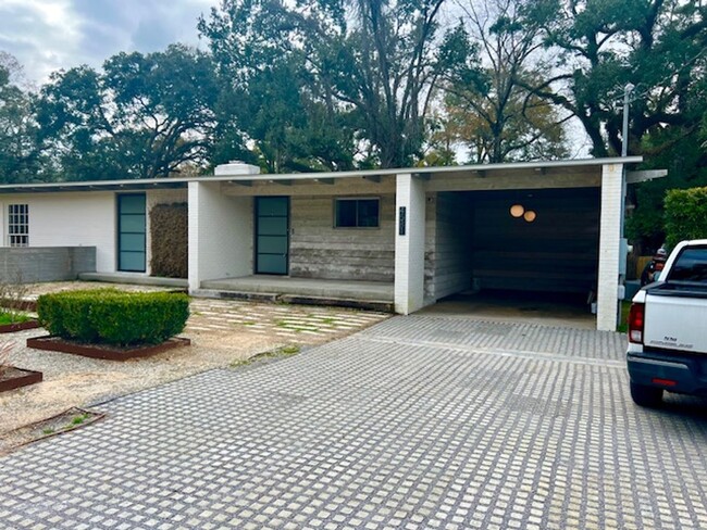 Building Photo - 2/2 with carport - fenced backyard