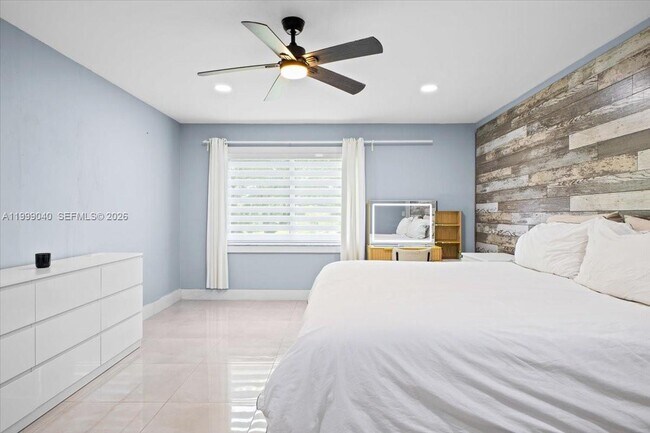 Building Photo - 6001 N Falls Cir Dr