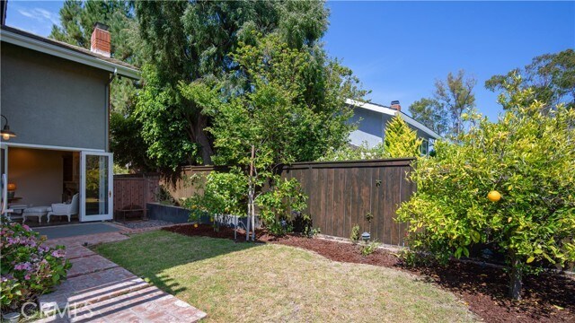 Building Photo - 10 Flintridge