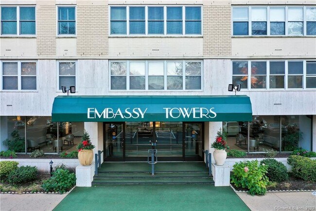 Building Photo - 2625 Park Ave