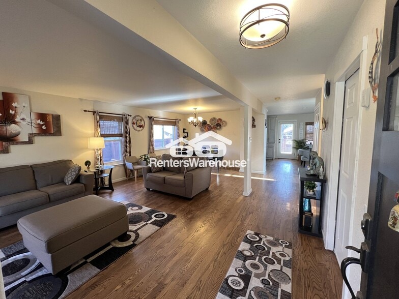 Building Photo - 8066 S Rosemary Ct