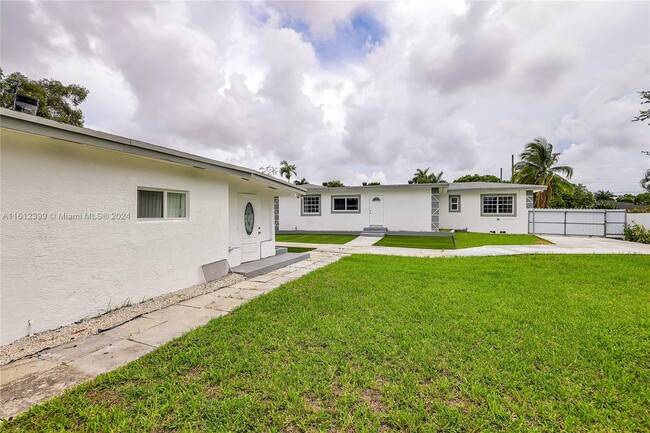 Building Photo - 300 N Biscayne River Dr