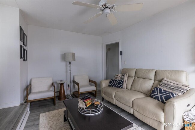 Building Photo - 56 Linden St