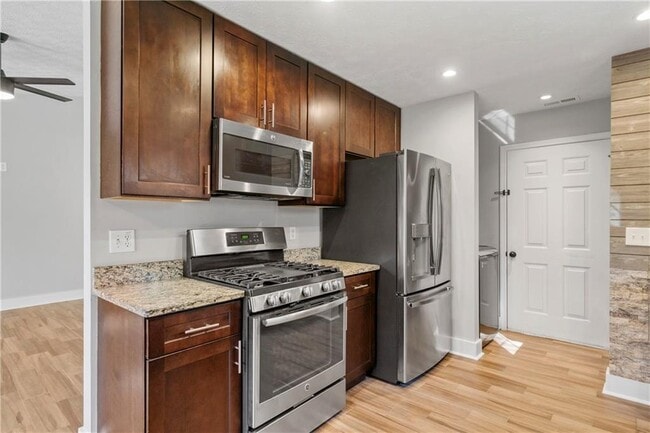 Building Photo - 1245 Hillcrest Glenn Cir