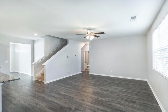 Building Photo - 200 Harrow Dr