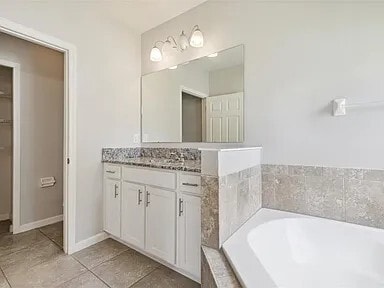 Building Photo - 5987 Ridge Lake Cir