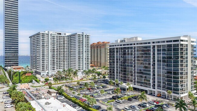 Building Photo - 2049 S Ocean Dr