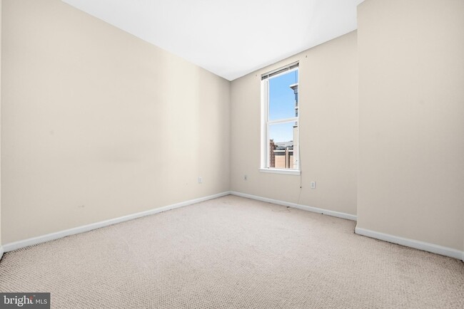 Building Photo - 715 6th St NW