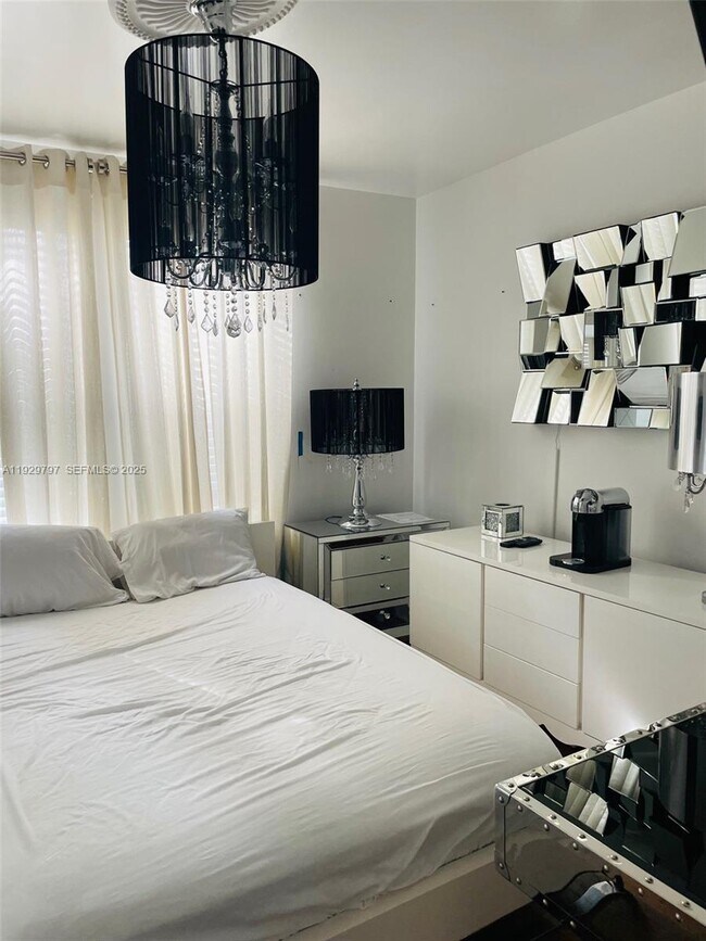 Building Photo - 1027 Euclid Ave