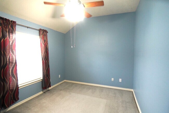 Building Photo - 6006 Country Ridge Dr