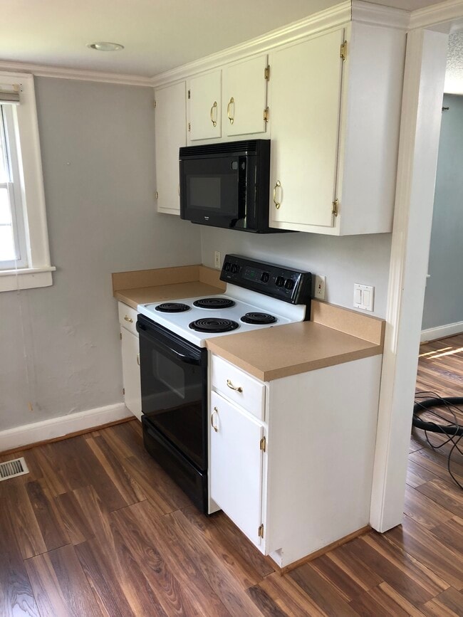 Building Photo - 215 Radnor St