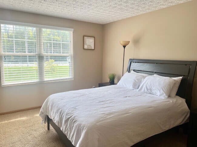 Building Photo - 2191 Painted Cliff Dr