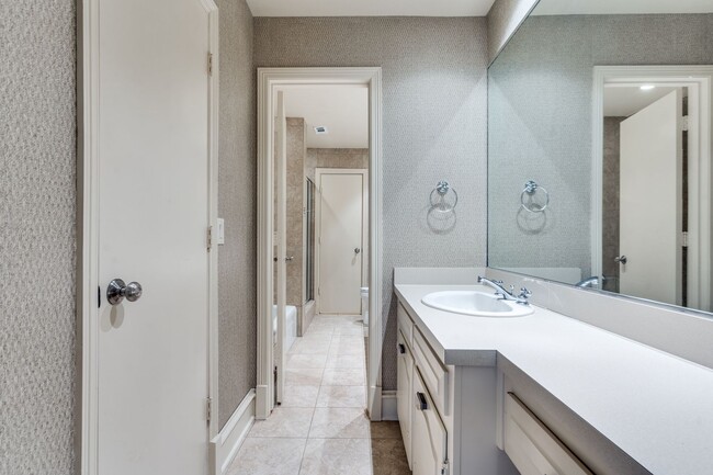 Building Photo - Charming Custom Duplex in Prestigious Pres...