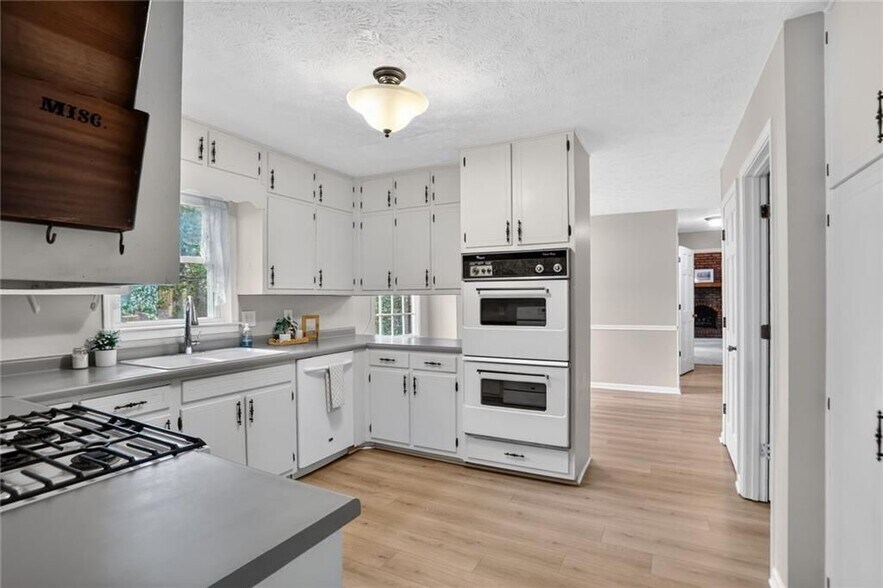 Building Photo - 4624 Mountain Creek Dr